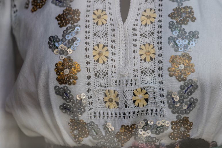 жіноча українська вишиванка