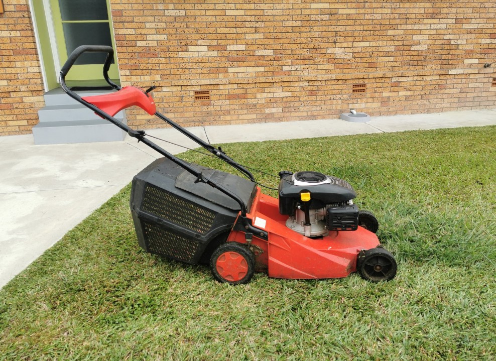 сравнительный обзор механических газонокосилок для малого сада