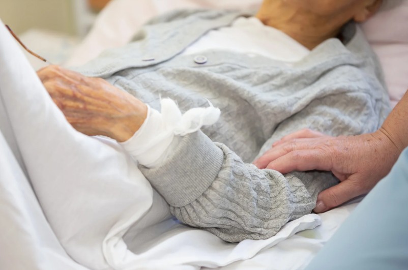 догляд за лежачими престарілими