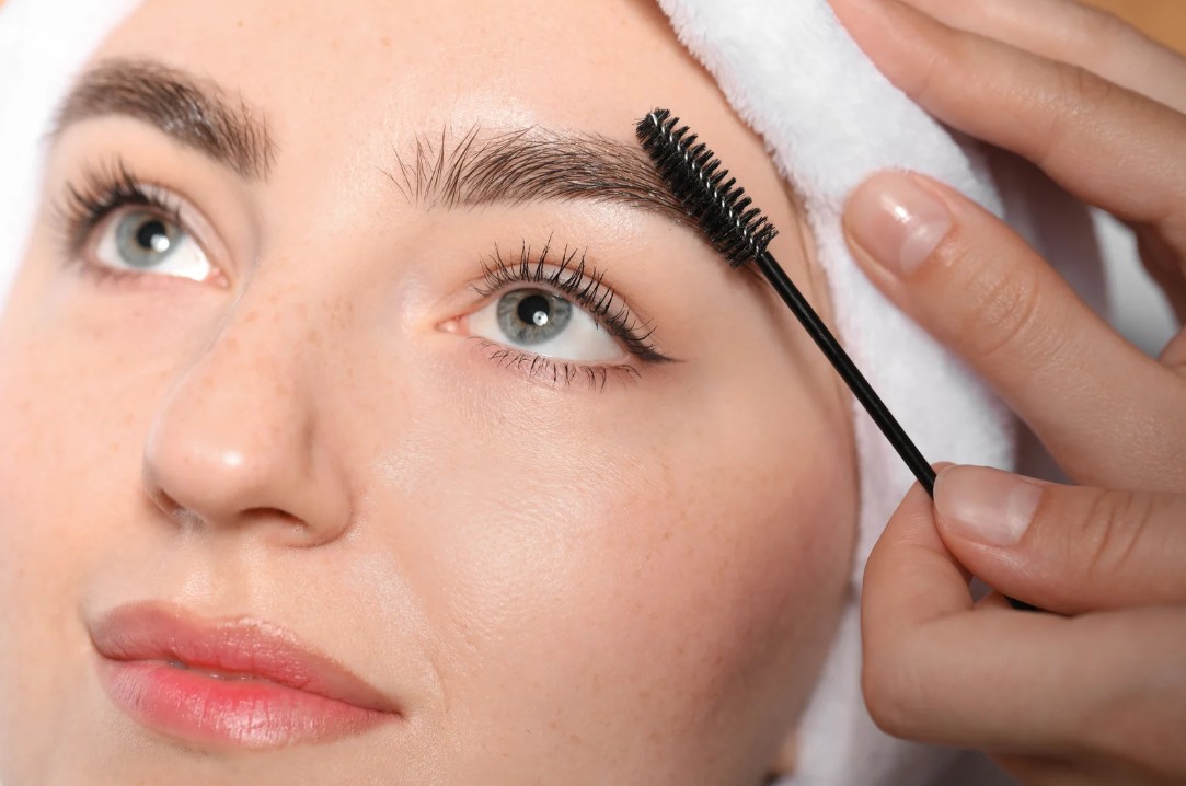 Як зробити брови ідеальними: все про фарбування, моделювання та корекцію брів